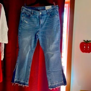 One pair of AE stretch, low rise, skinny kick jeans.     Size 18. 34W short